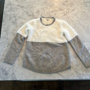 Tucker and Tate size 7 ivory and gray sweater